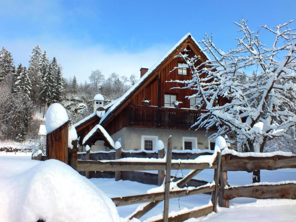 Ferienhaus "Zur Alten Schmiede" Mariahof Luaran gambar